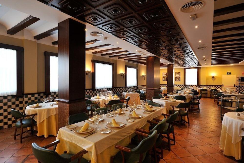 אנטקרה Hotel Lozano מראה חיצוני תמונה