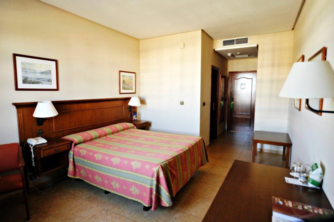 אנטקרה Hotel Lozano מראה חיצוני תמונה