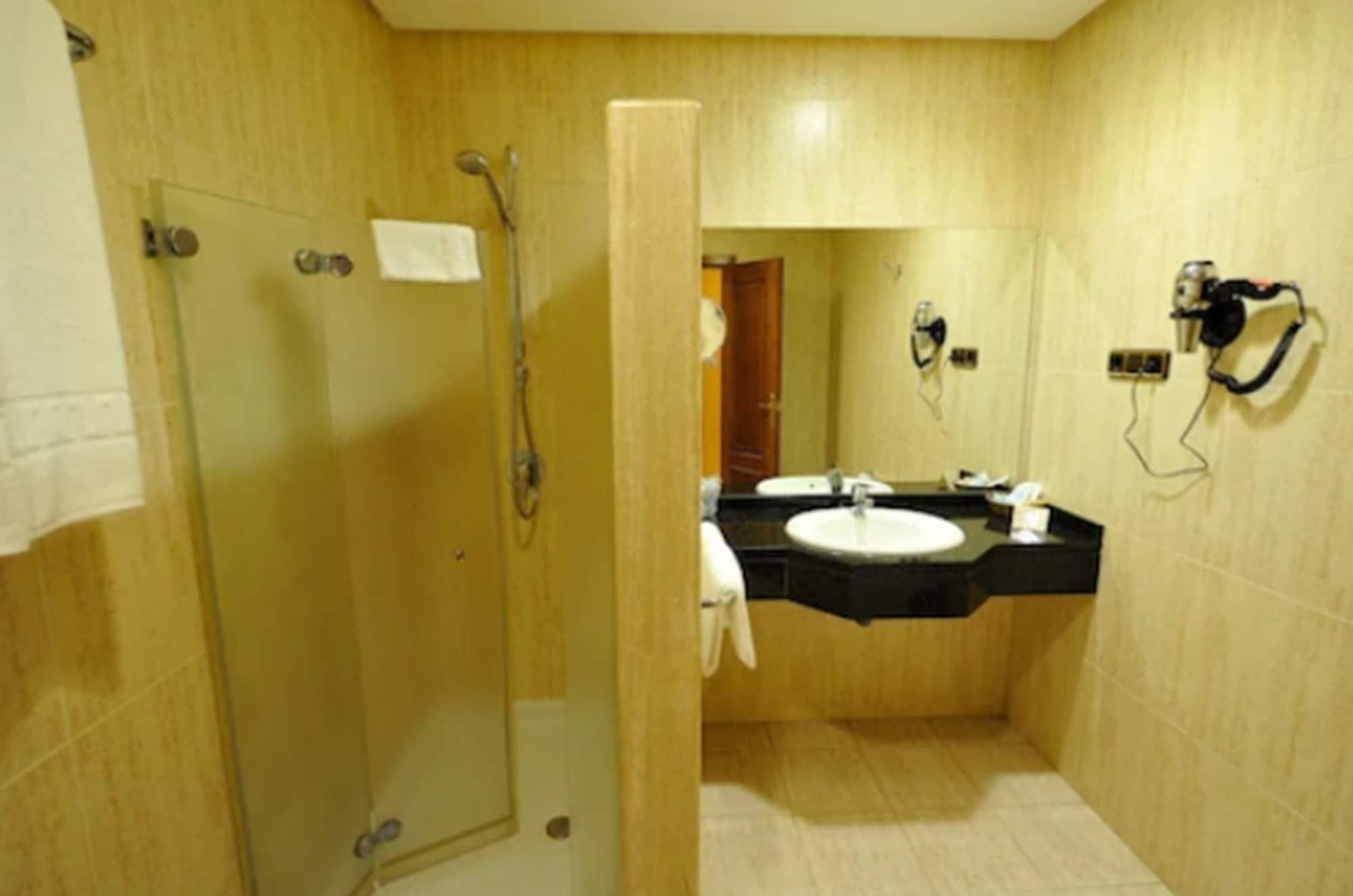 אנטקרה Hotel Lozano מראה חיצוני תמונה