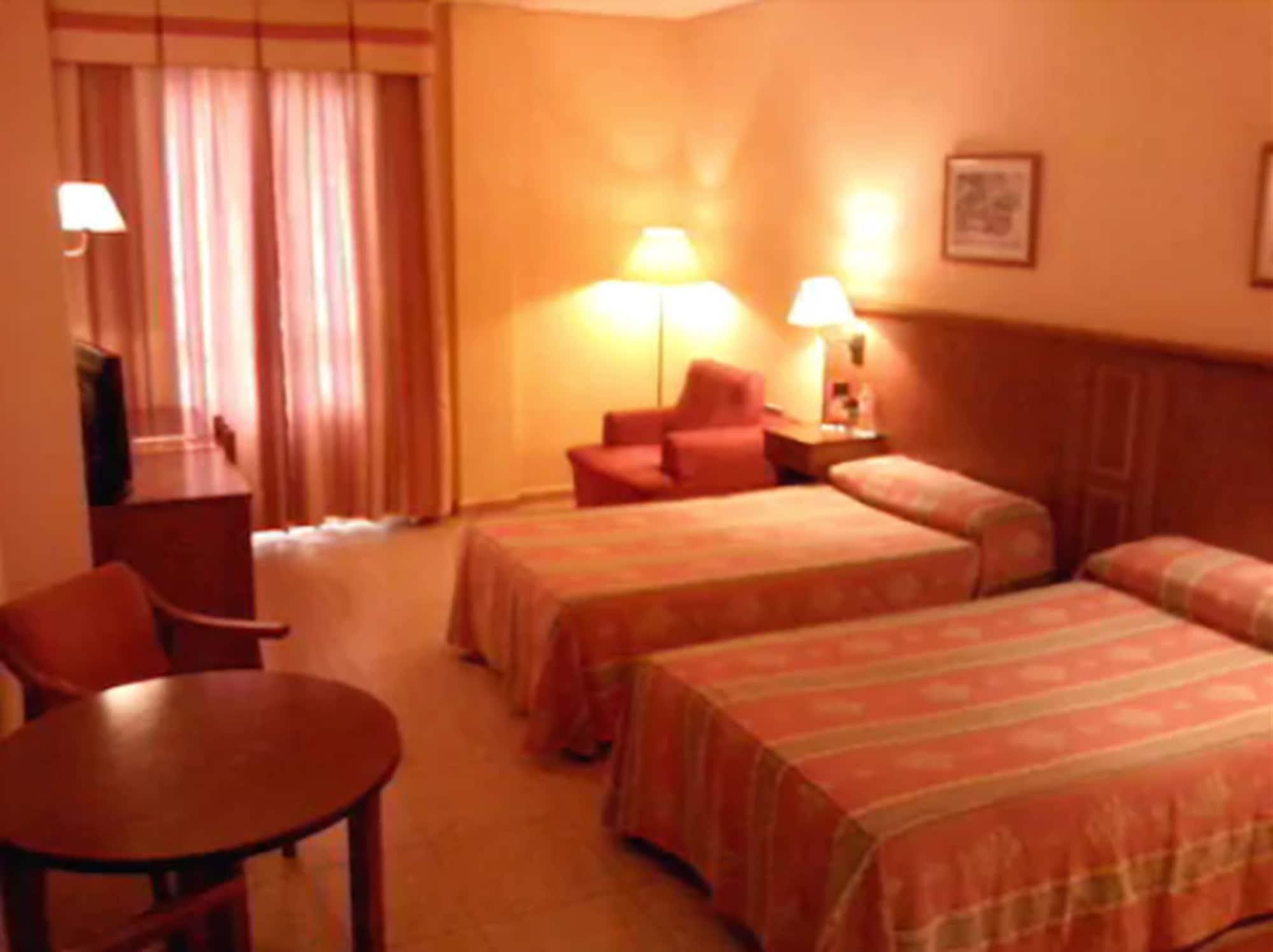 אנטקרה Hotel Lozano מראה חיצוני תמונה