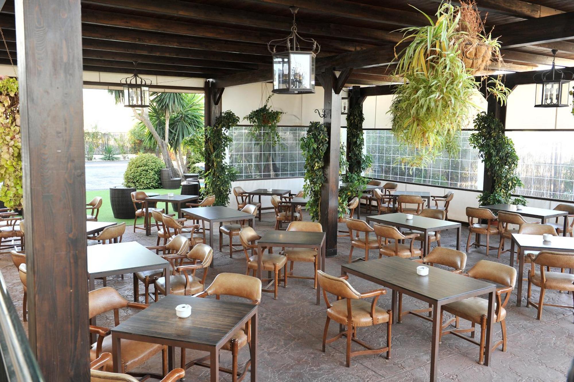 אנטקרה Hotel Lozano מראה חיצוני תמונה
