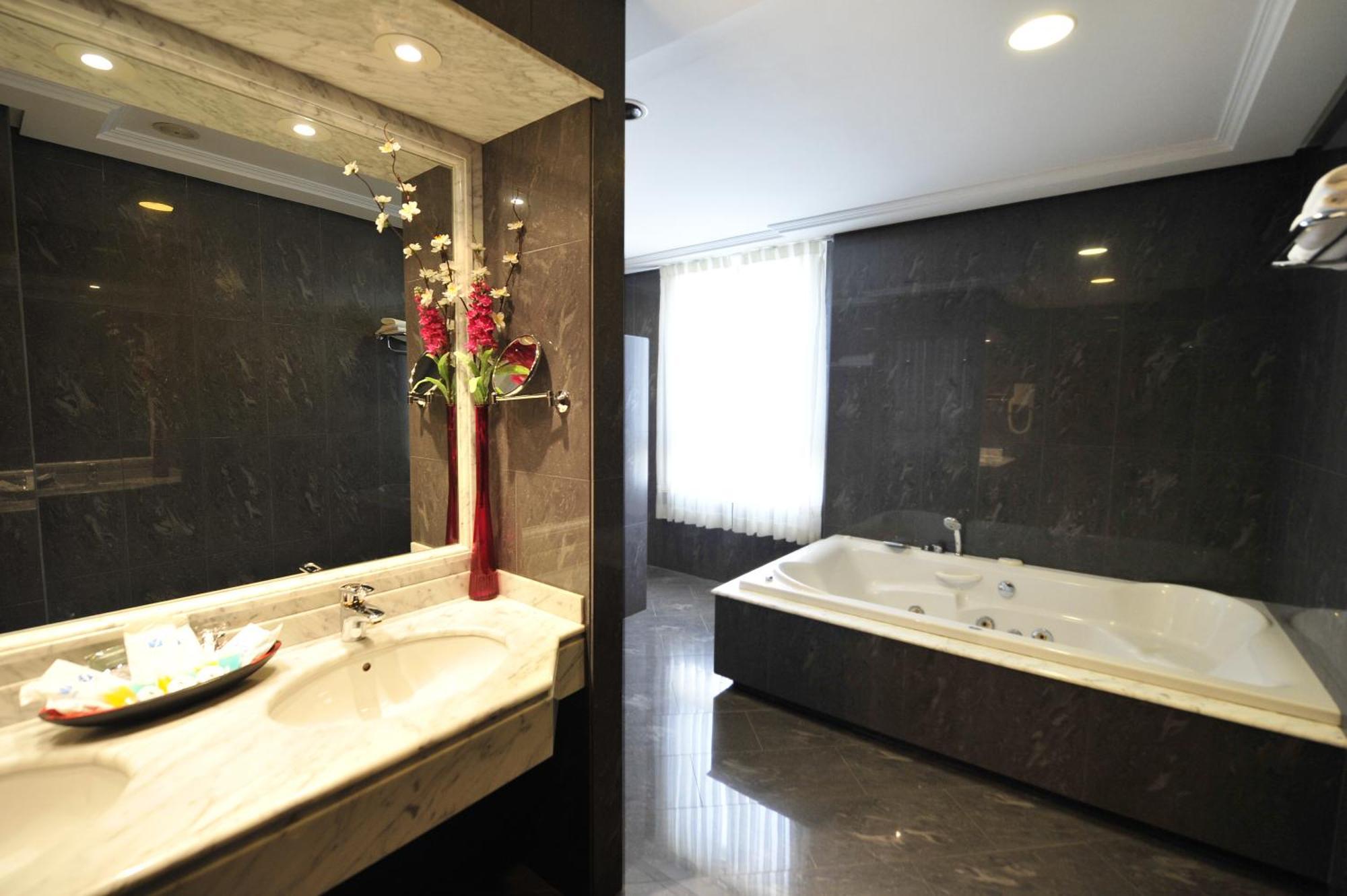 אנטקרה Hotel Lozano מראה חיצוני תמונה