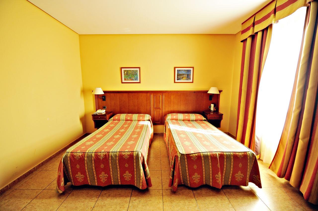 אנטקרה Hotel Lozano מראה חיצוני תמונה